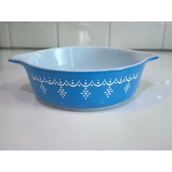 Vintage Pyrex Blue & White Snowflake Bowl - Picture 1 of 5